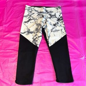 PINK ultimate capri leggings